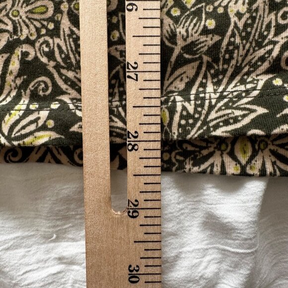 Catherines Easy Fit Tees Collection 1X Olive Green Beige Paisley V-Neck Top - Picture 9 of 10